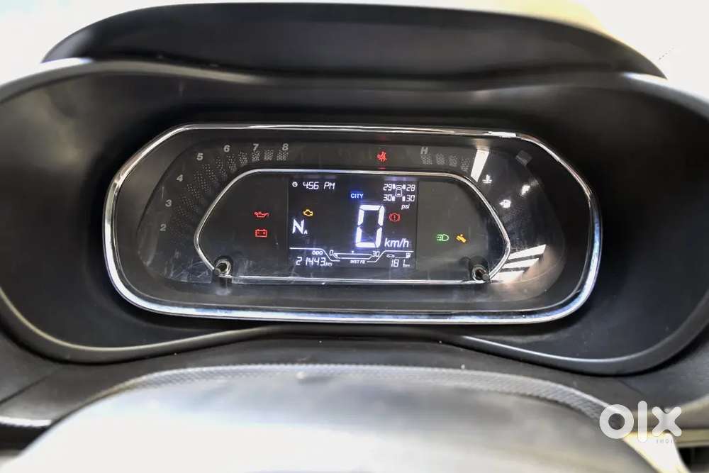 Tata Nexon 2023 Petrol Plus Sunroof Xza + S Top Spec