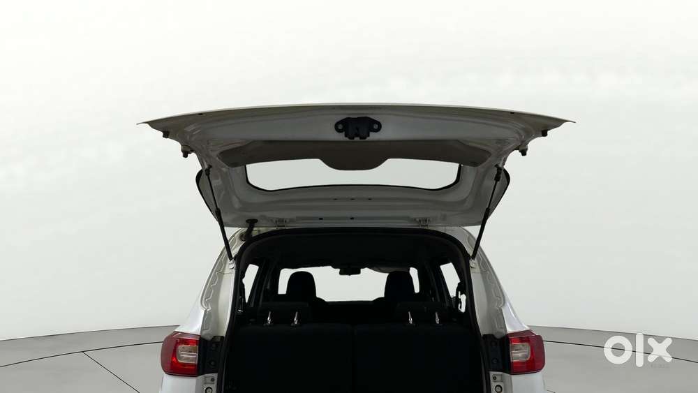 Renault Triber Rxt, 2023, Petrol