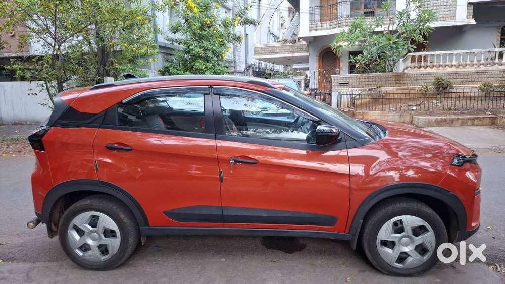 Tata Nexon Pure (s) 1.2 Petrol 6amt, 2024, Petrol