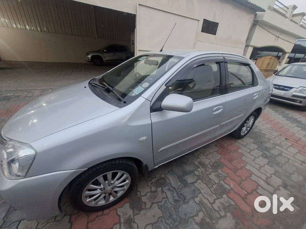 Toyota Etios V, 2012, Petrol
