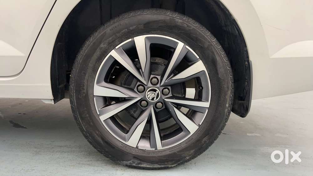 Skoda Slavia Style 1.0l Tsi Mt, 2023, Petrol