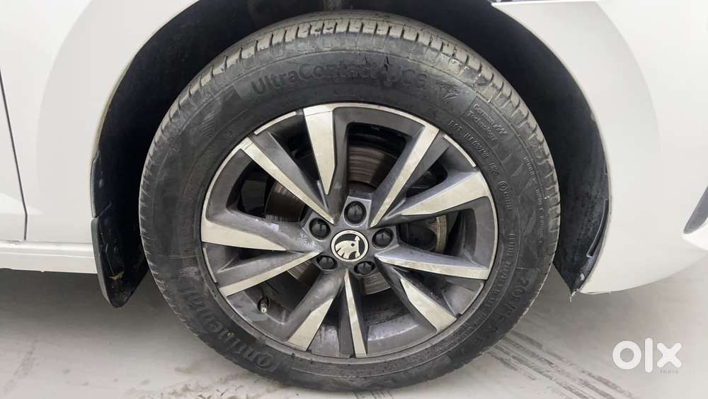 Skoda Slavia Style 1.0l Tsi At, 2022, Petrol