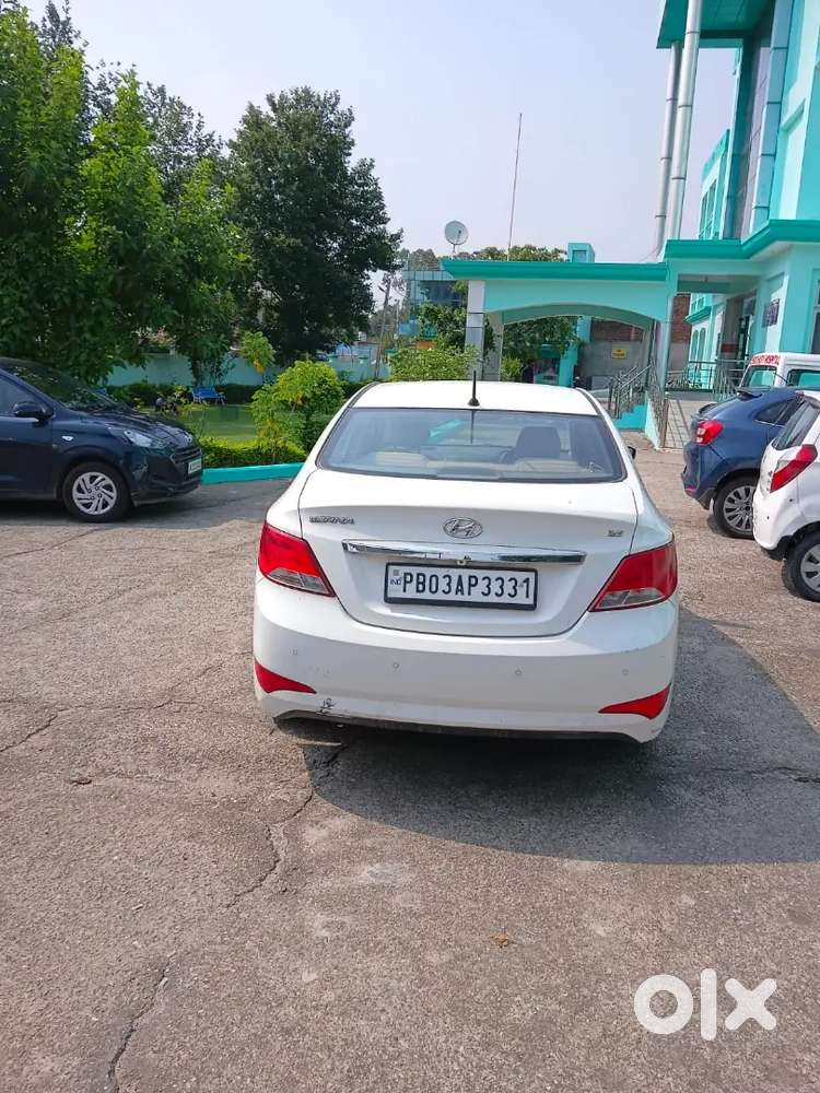 Fluidic Hyundai Verna White