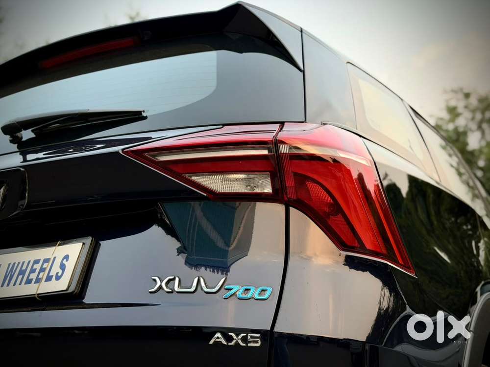 Mahindra Xuv700 Ax 5 Petrol Mt 7 Str (e), 2024