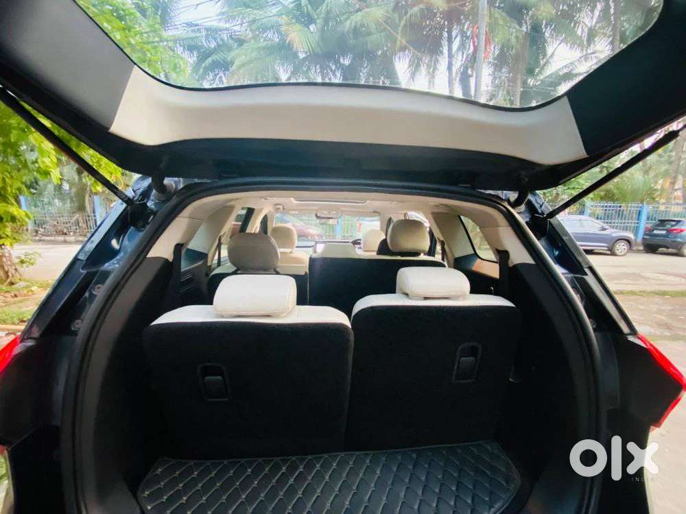 Mahindra Xuv700 2.0 Ax 7 Petrol Mt Str, 2022, Petrol