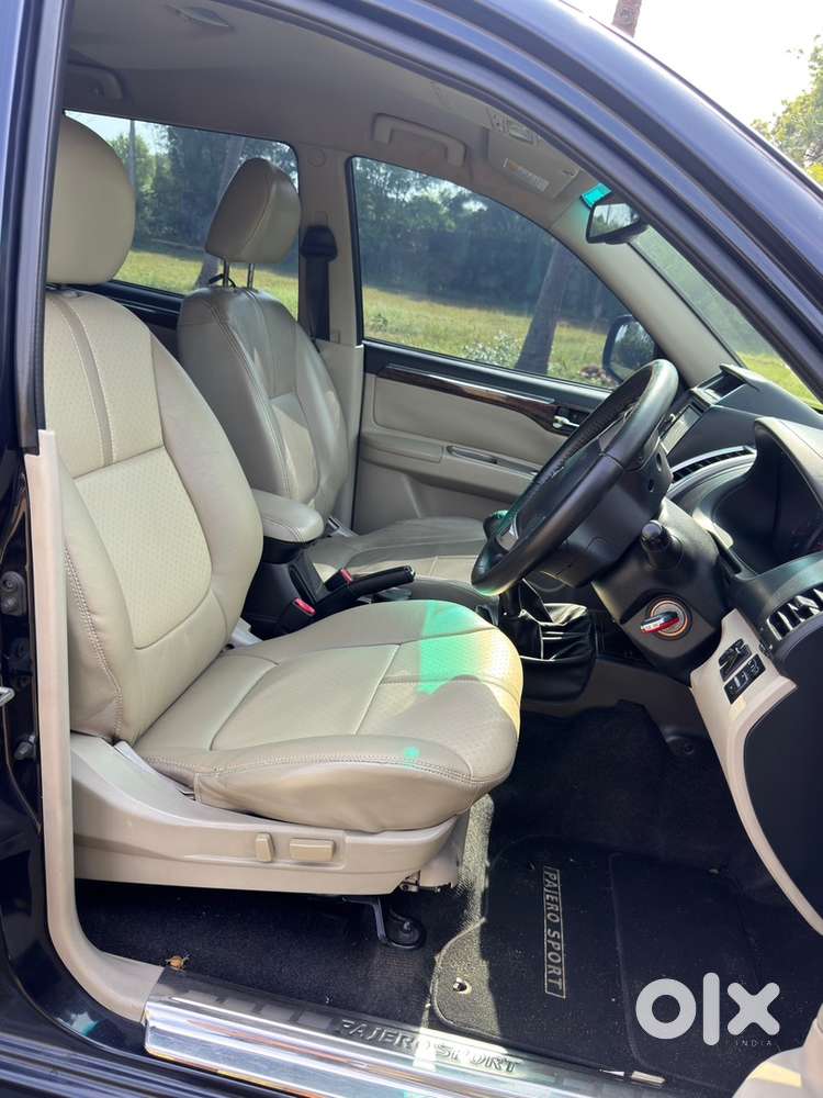 Mitsubishi Pajero Sport Petrol 2015