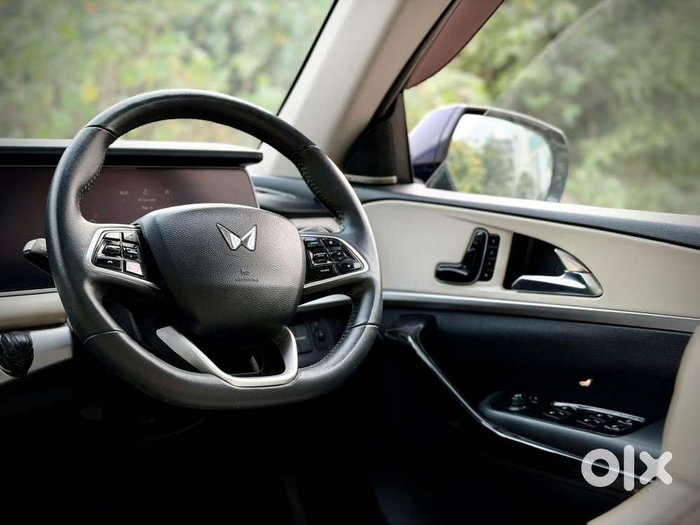 Mahindra Xuv700 2.0 Ax 7 Petrol At Luxury Pack Str, 2022, Petrol