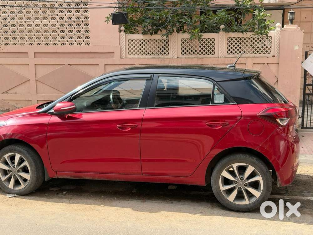 Dual Tone Red Black Hyundai I20 Excellent Condition