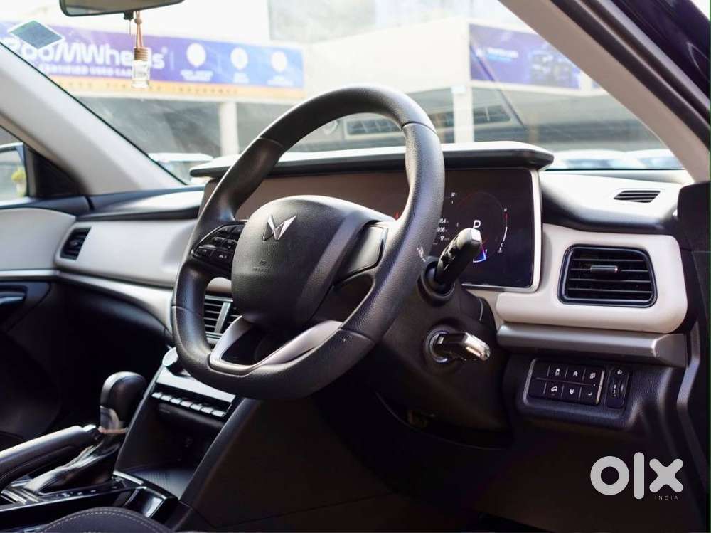 Mahindra Xuv700 2.0 Ax 5 Petrol At Str, 2022, Petrol