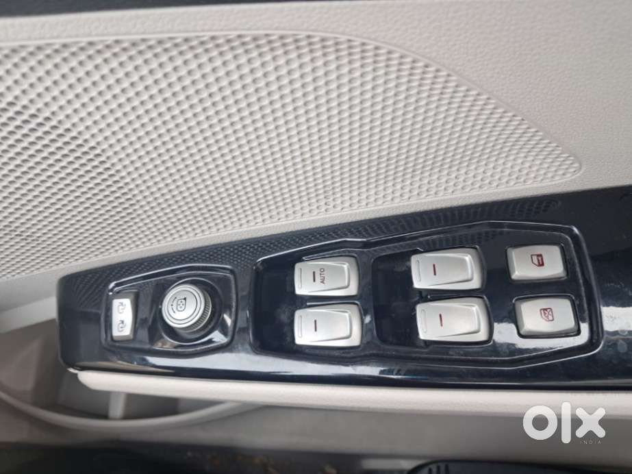 Mahindra Xuv300 W8, 2022, Petrol