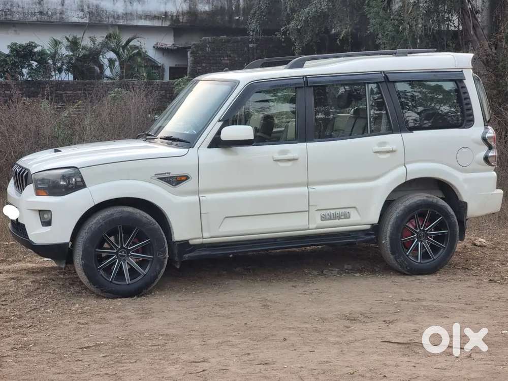 Mahindra Scorpio S10 2015