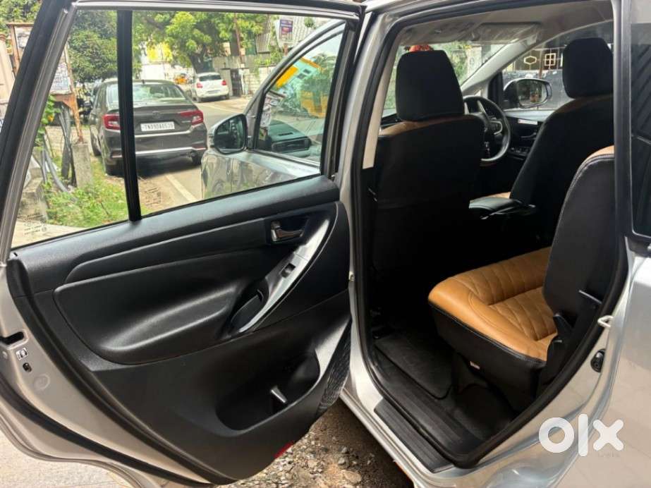 Toyota Innova Crysta 2.4 G Plus Mt 8 Str, 2024, Diesel