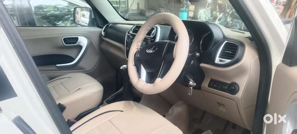 Mahindra Tuv 300 Plus P8, 2018