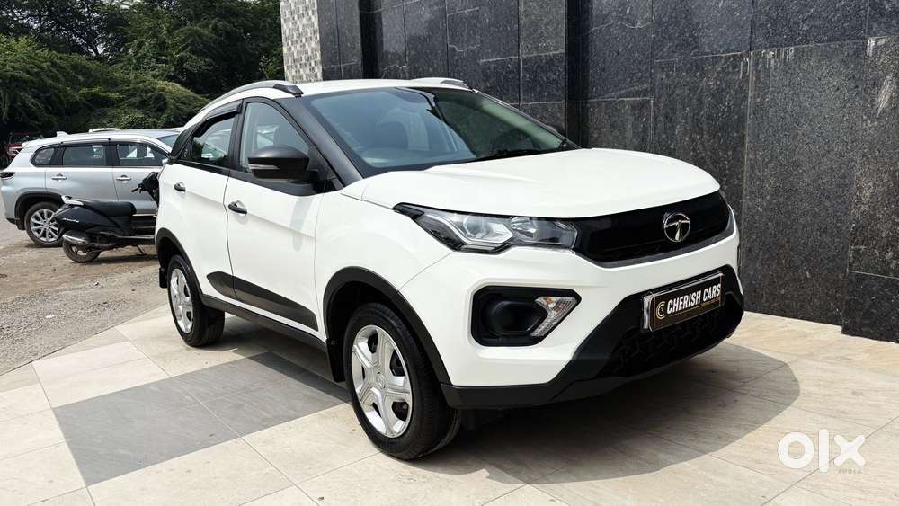 Tata Nexon 1.2 Revotron Xma Amt (s), 2023, Petrol