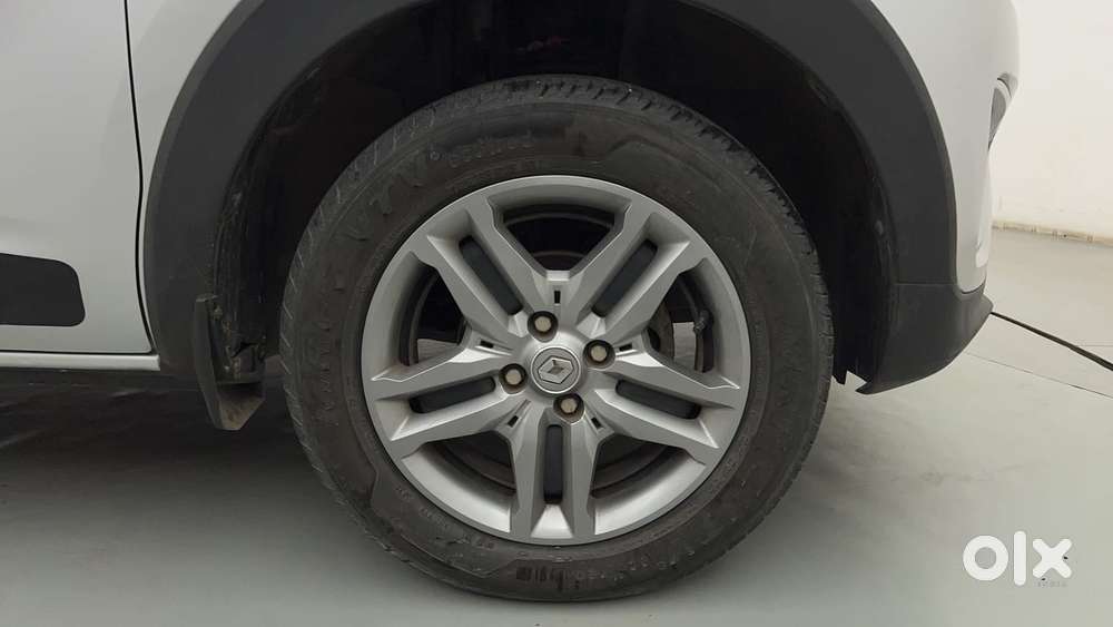 Renault Triber Rxz, 2023, Petrol