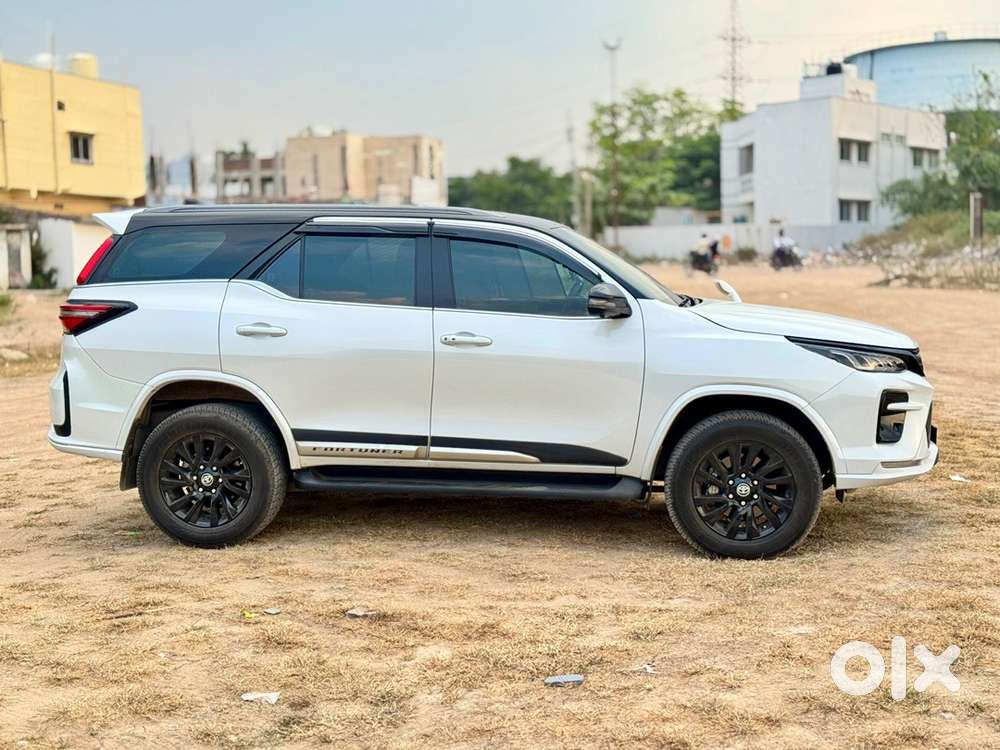 Toyota Fortuner Legender 2023