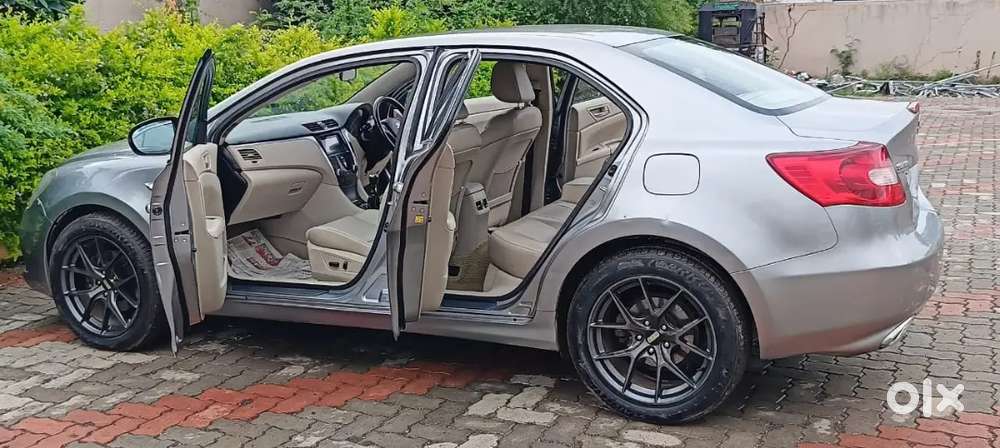 Maruti Suzuki Kizashi 2013
