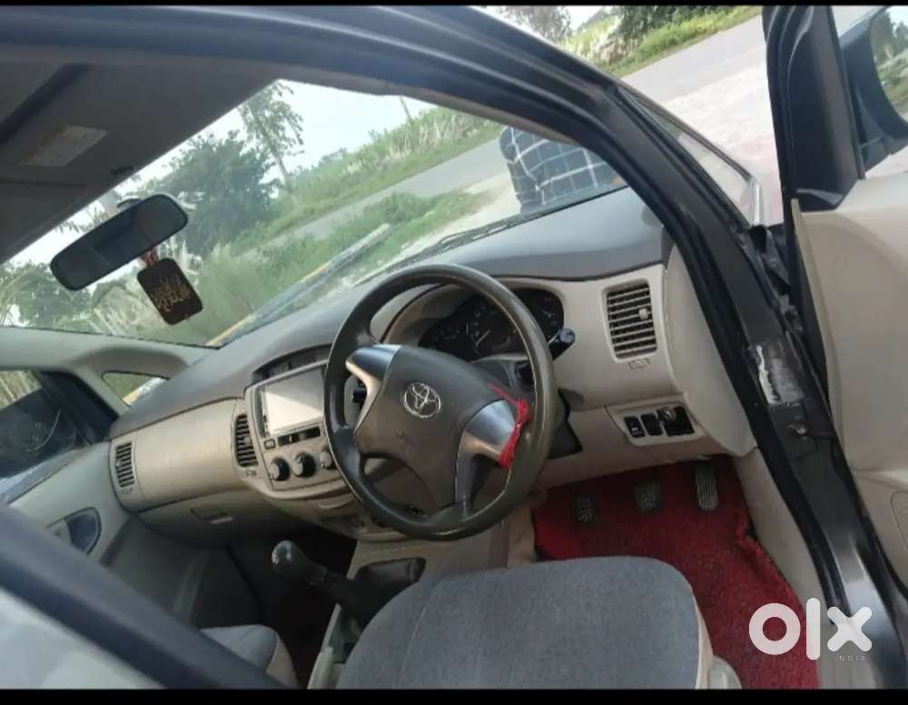 Toyota Innova 2014