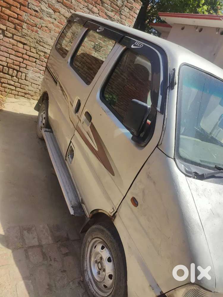 Ecco गाड़ी है 2010 मॉडल,, गाड़ी चालू कंडीशन में है,, एलपीजी चालू है,