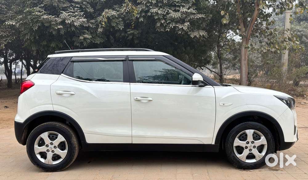 Mahindra Xuv300 1.2 W6 Amt Petrol, 2023, Petrol