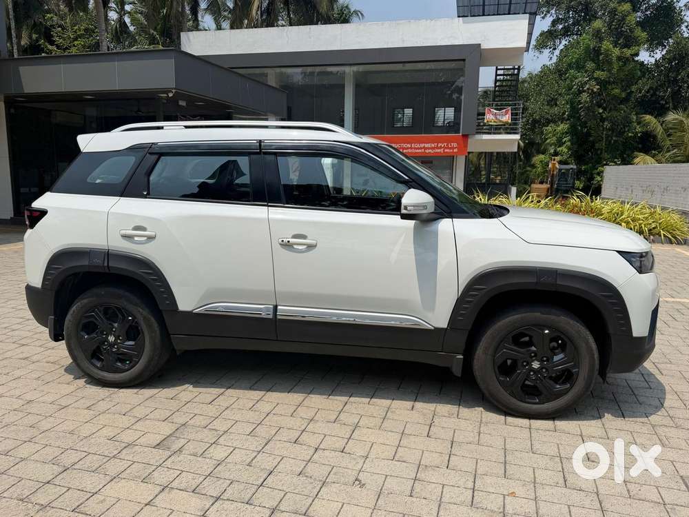 Maruti Suzuki Brezza 1.5 Zxi Smart Hybrid, 2023, Petrol