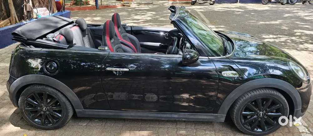 Mini Cooper Convertible 2017 Petrol Very Well Maintained