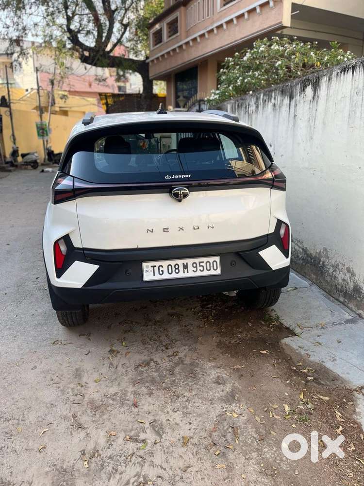 Tata Nexon Pure (s) 1.2 Petrol 6amt, 2024, Petrol