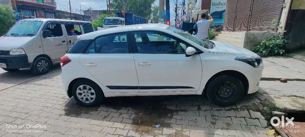 Hyundai I20 Elite 2017 Petrol Well Maintained