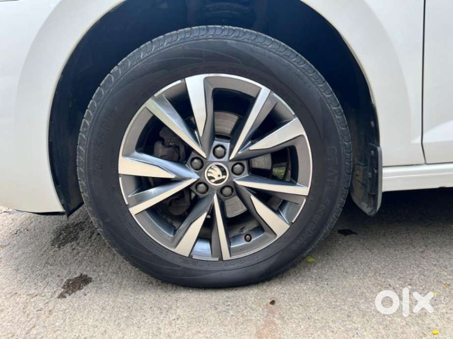 Skoda Slavia 1.0 Tsi Style At, 2023, Petrol