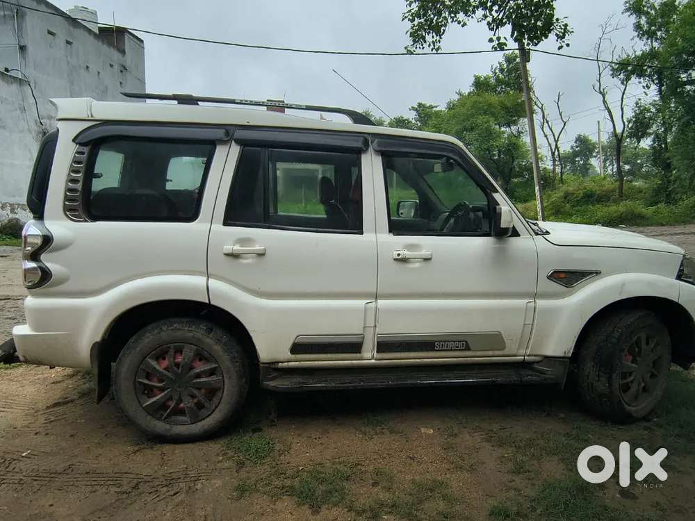 Mahindra Scorpio S6 Diesel 2015 Variant