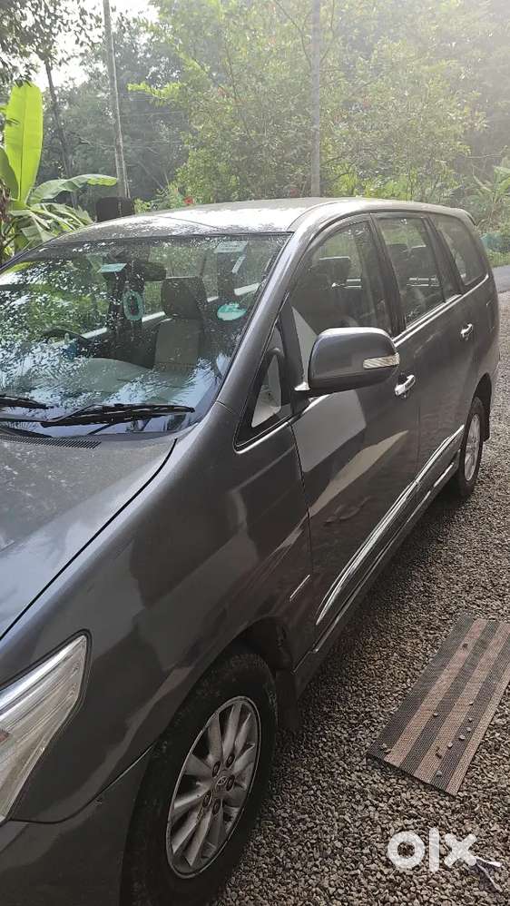 Toyota Innova 2014 Diesel Well Maintained.