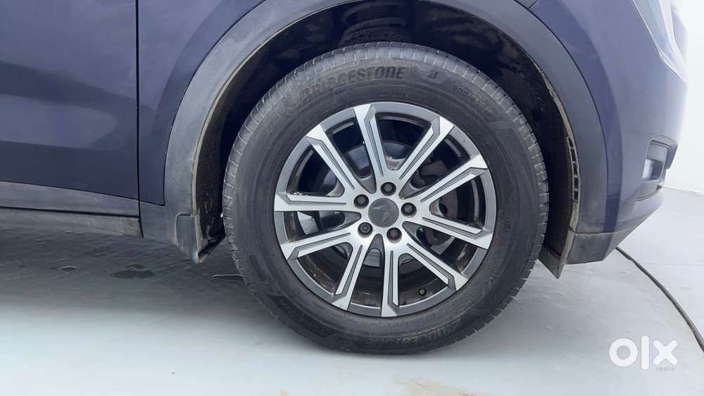 Mahindra Xuv700 2.0 Ax 7 Petrol Mt Str, 2024, Petrol