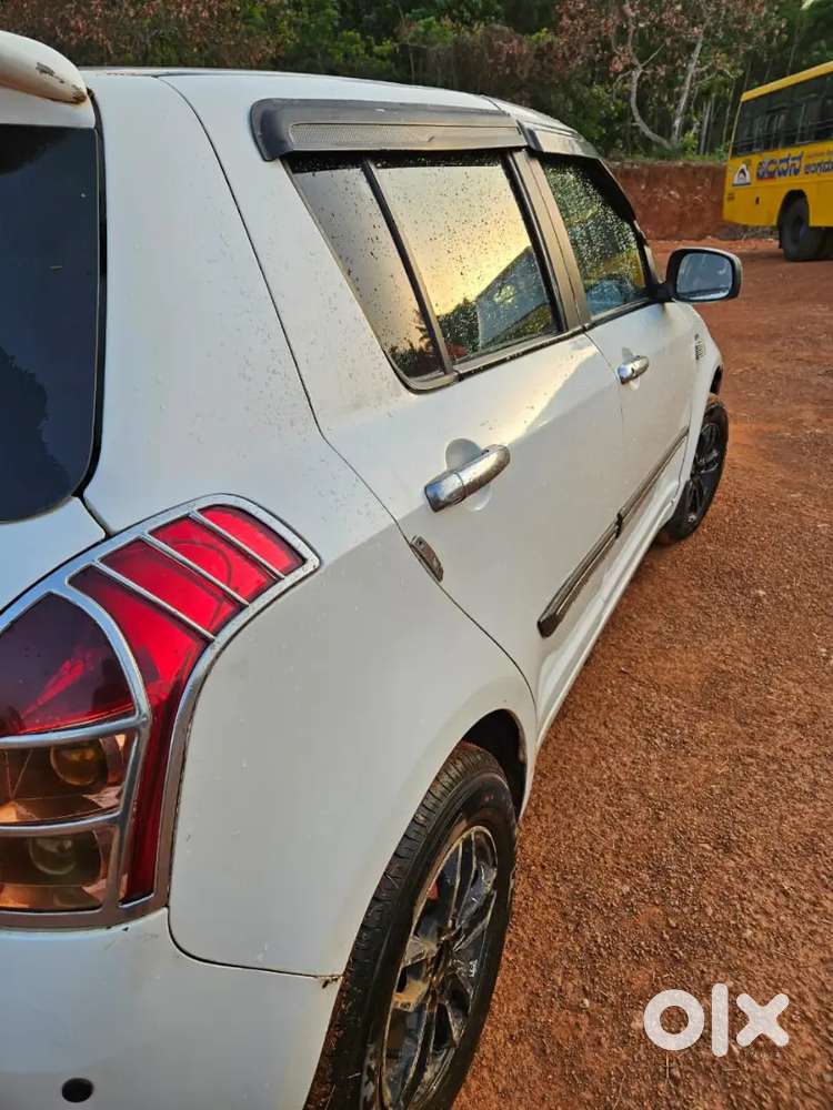 Maruti Suzuki Swift  , New Tyre 1 Year Warranty Card Available