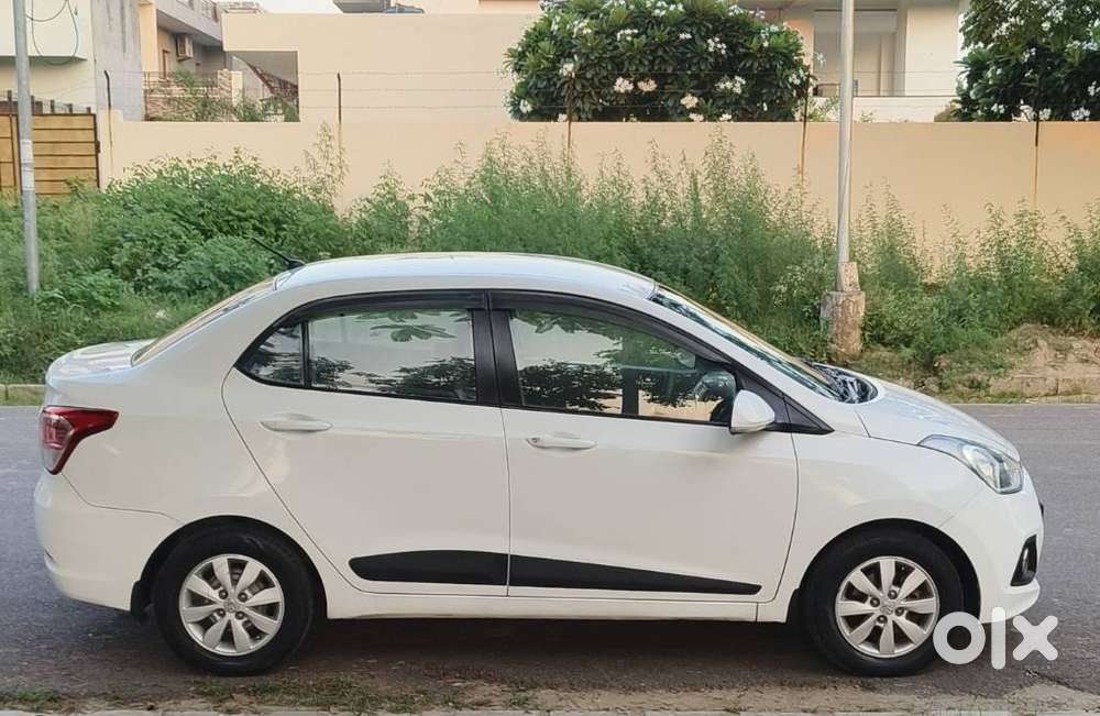 Hyundai Xcent 1.2l Kappa Dual Vtvt 5-speed Manual Base, 2015, Petrol