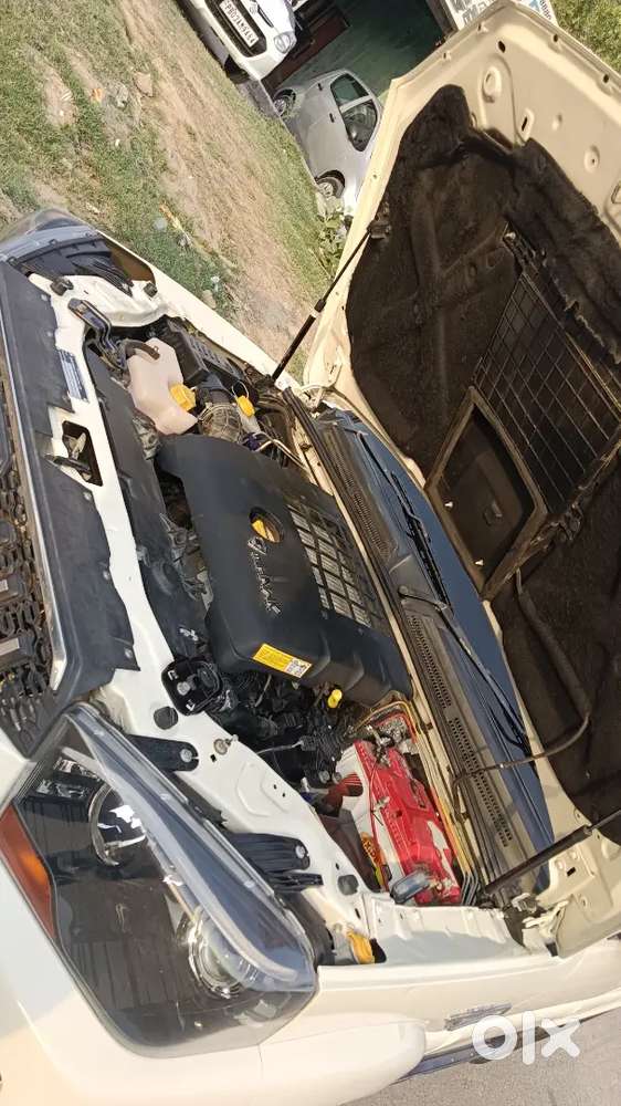 Mahindra Scorpio S10 2016