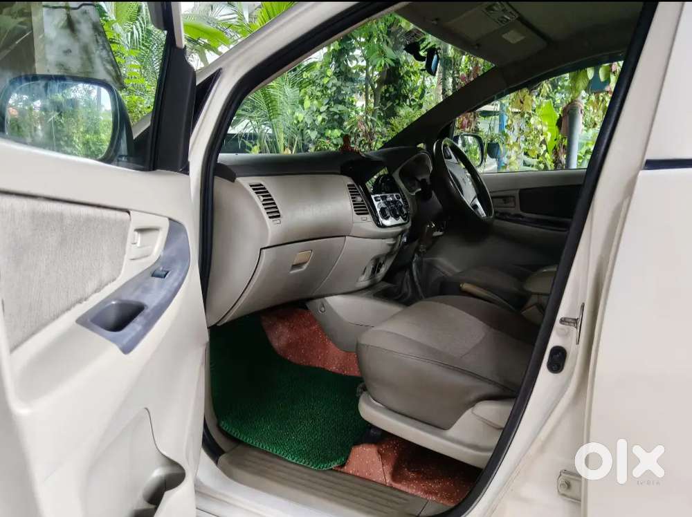 Toyota Innova 2014 Diesel 295000 Km Driven