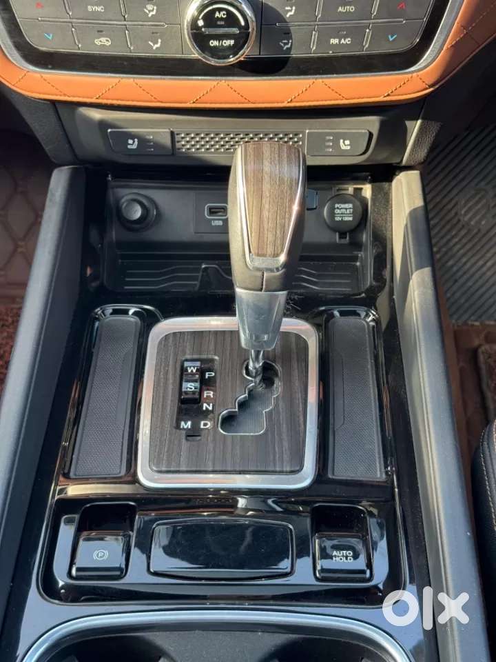 Mahindra Alturas G4, 2023, Diesel