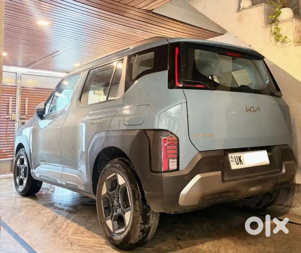 Kia Syros 2025 Next To Showroom