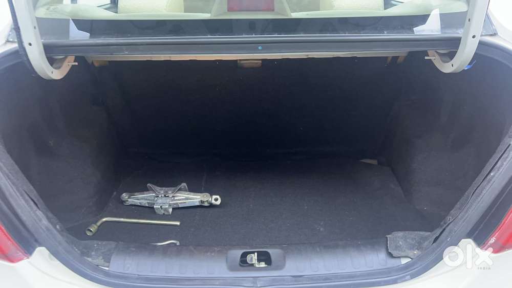 Maruti Suzuki Swift Dzire 1.3 Vxi, 2015, Petrol