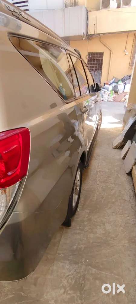 Innova Crysta 2.4 G Manual Diesel