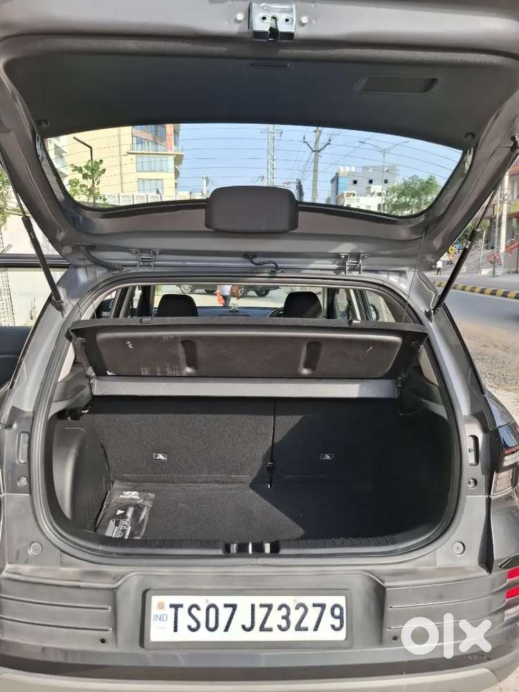 Hyundai Venue 2023 Petrol 19700 Km Driven