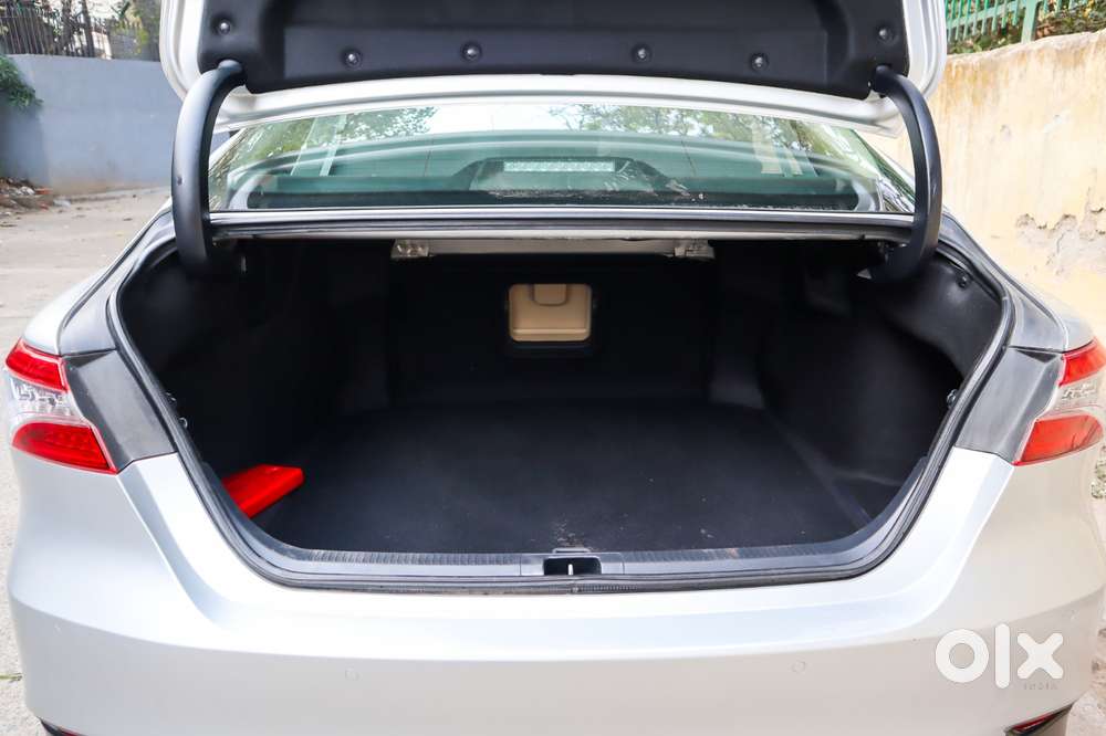 Toyota Camry Hybrid, 2019, Petrol