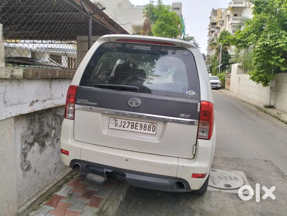 Tata Safari Storme 2016