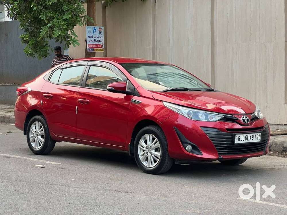 Toyota Yaris V Cvt, 2018, Petrol