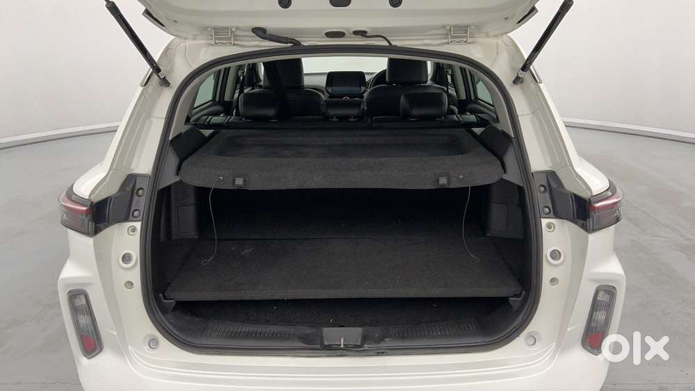 Maruti Suzuki Grand Vitara 1.5 Alpha Plus Intelligent Hybrid Ecvt, 2..