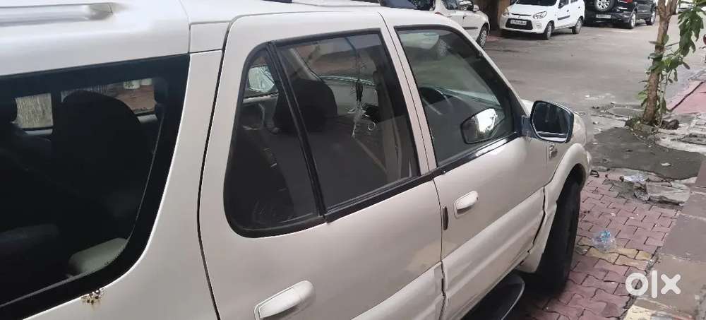 Tata Safari Dicor 2011