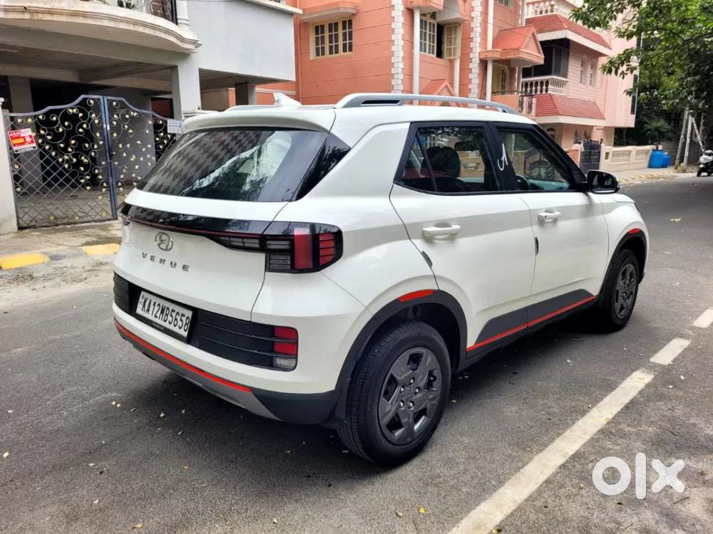 Hyundai Venue 1.2 S (o), 2023, Petrol