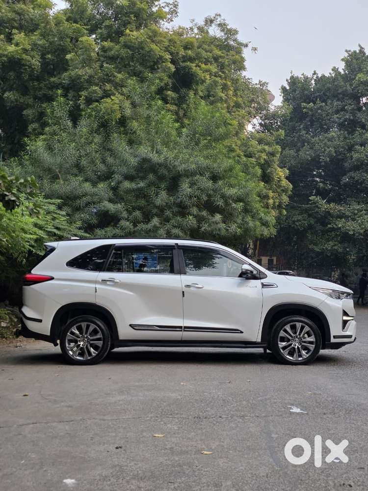 Toyota Innova Hycross 2.0 Zx Hybrid 7 Str, 2024, Petrol