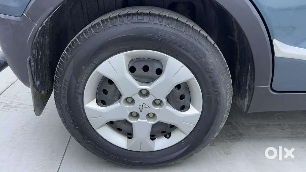 Mahindra Xuv300 1.2 W6 Amt Petrol, 2023, Petrol