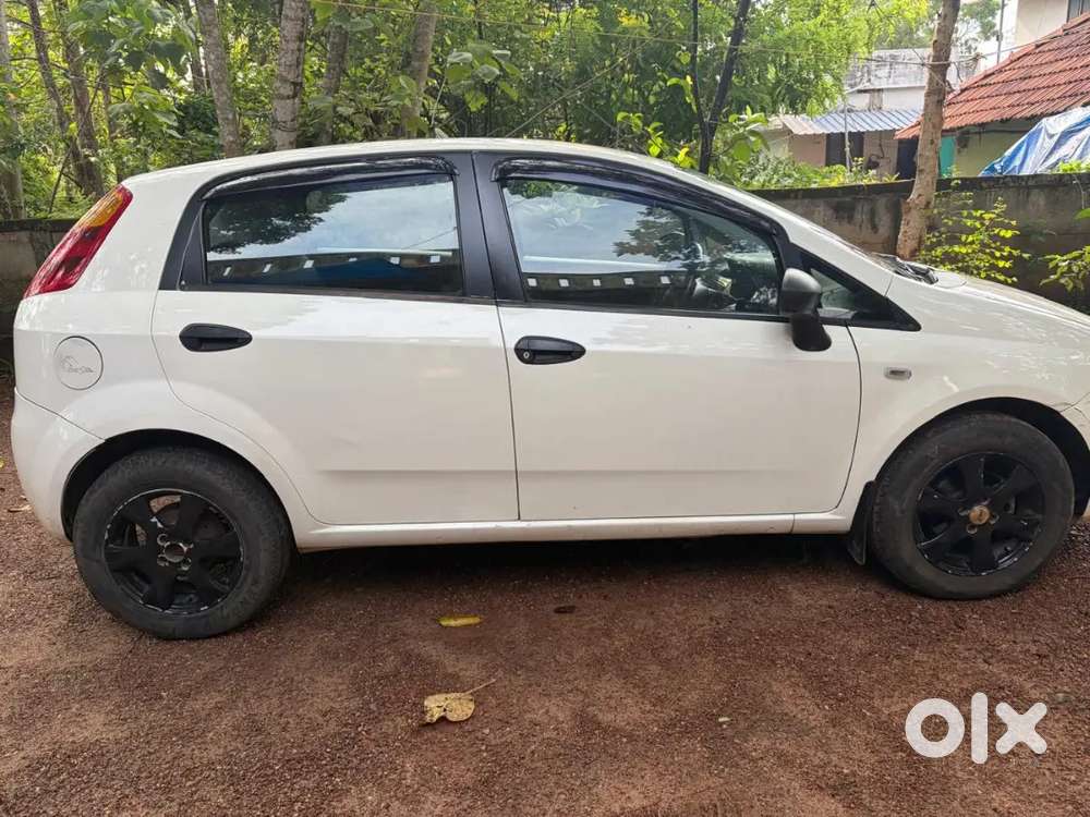 Fiate Punto 2011 80000rs